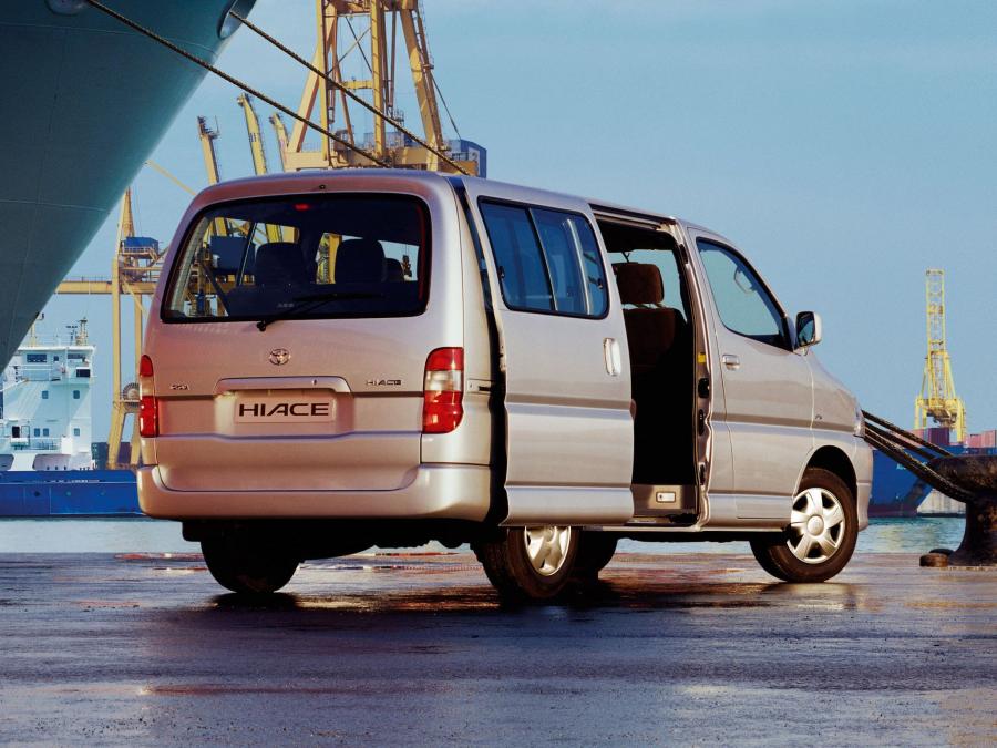  Toyota Hiace 2006 года  (фото 3 из 27)